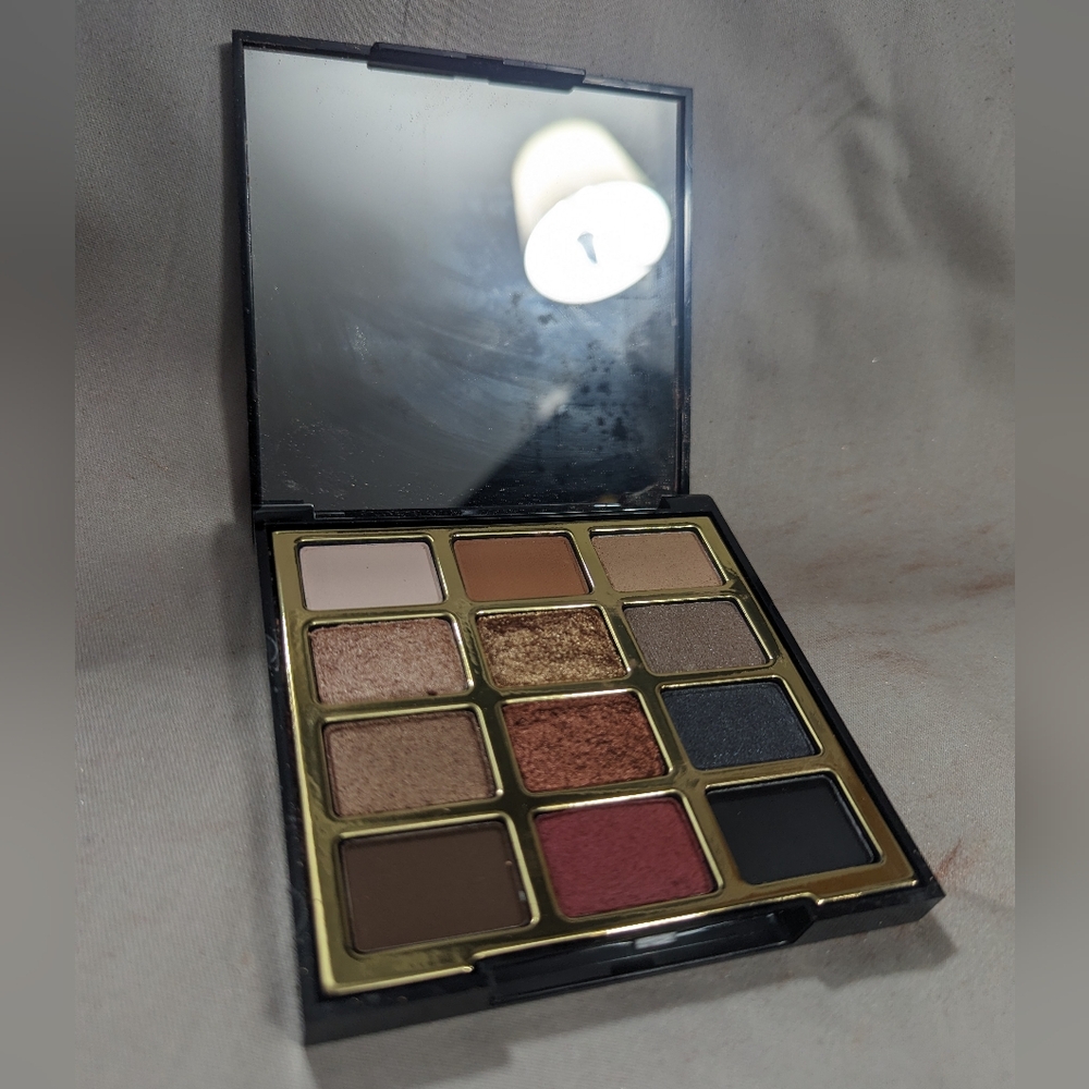 Milani Bold Obsessions Eyeshadow Palette